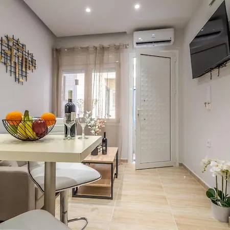 Deluxe Centre * Ηράκλειο Κρήτης